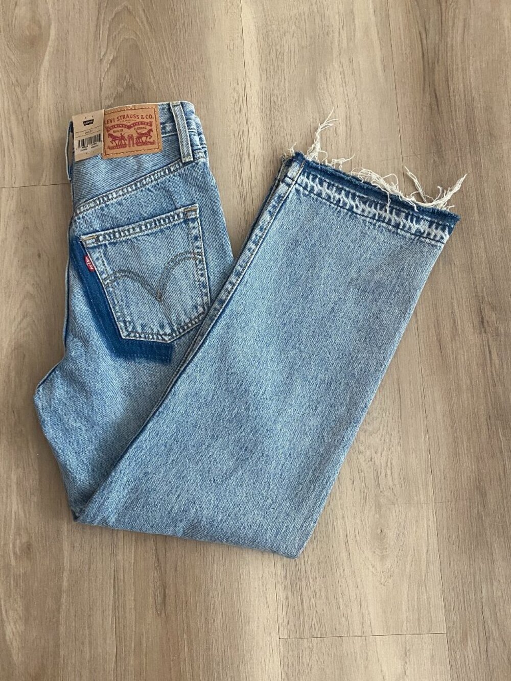 Levi's Ribcage Ultra High Rise Straight Ankle Jeans 24 NWT Distressed 90s Denim - Picture 7 of 15